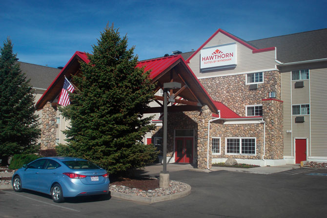 The front driveway of Hawthorn Suites by Wyndham in Vail Colorado
