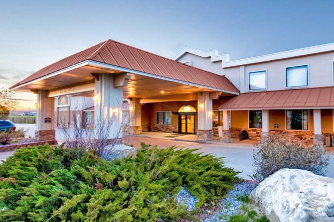 The front of the inn at Clarion Inn and Suites of Craig in Craig, CO. Beginning Family Friendly -- Kitchenette Suites -- Full-Service Quality Inn -- AMENITIES: Indoor Pool, Pool Table, Restaurant, WiFi, Continental Breakfast.