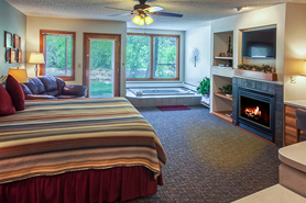 Interior of room with jetted tub at Aspen Winds on Fall River
