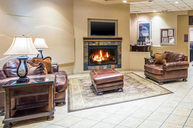 Leather chairs and lit fireplace in the lobby of the Clarion Inn® in Grand Junction. Indoor and Outdoor Recreation Areas. Swimming Pools, Picnic Tables, Hot Tubs, Fitness Center. Free high-speed WiFi. Deluxe Continental Breakfast.