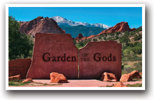 The welcome sign at Garden of the gods in Colorado Springs, Colorado